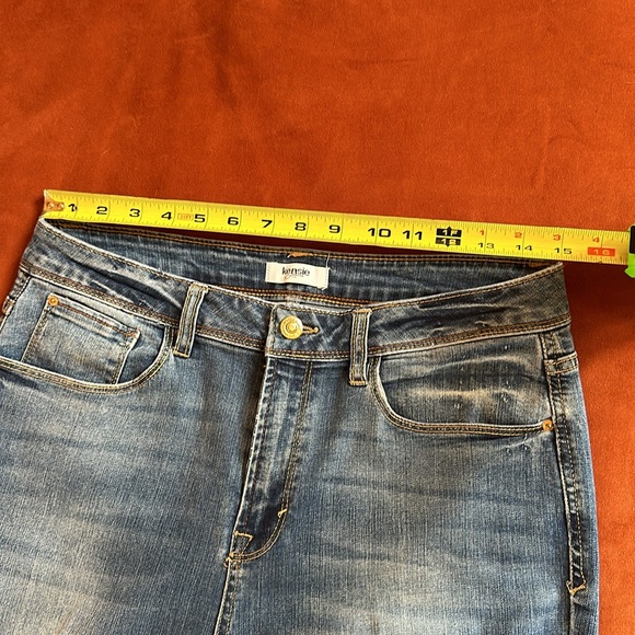 Kensie Jeans size 10/30 slim fit capris. Like new condition. - Picture 3 of 4